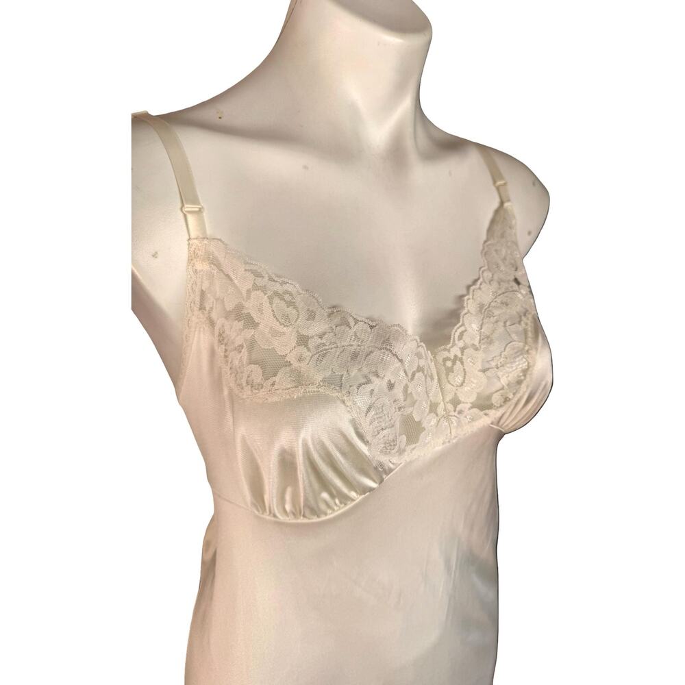 Vintage Vassarette Nylon Full Slip 1970s Lace V-Bodice Ivory Size 44 - Picture 2 of 14